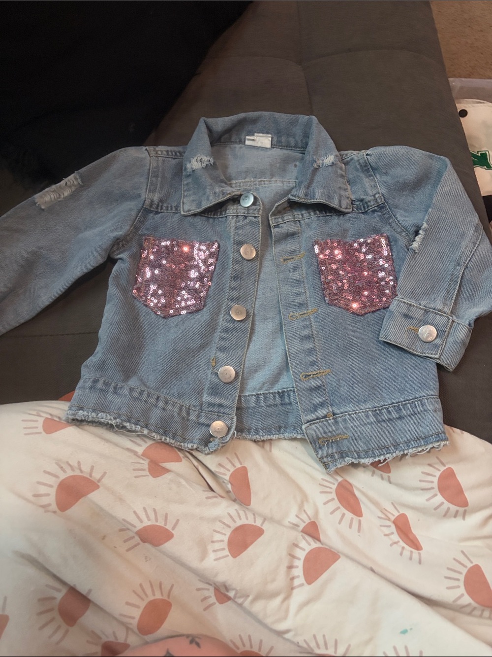B63 2t Girls’ Denim Jacket w/ Pink Sequin Pockets